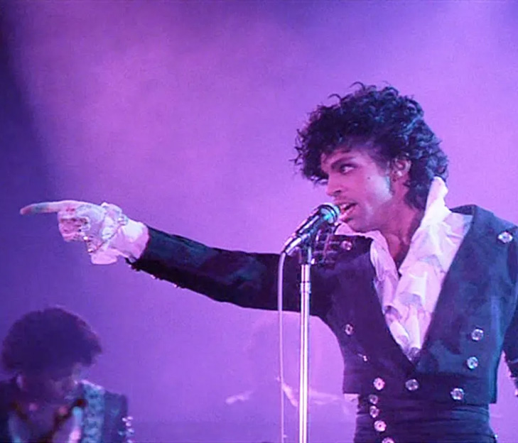 prince-purple-rain-sfondo-punto-it